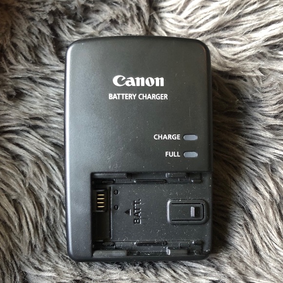 Canon Battery Charger - Picture 2 of 3